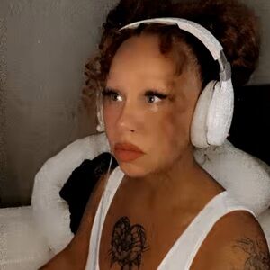 Hi I’m Tink! I’m a content creator mother & former Boutique owner! Nice 2 meet u